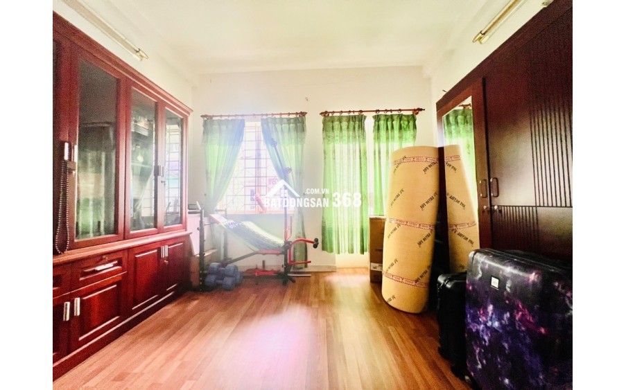 NHÀ 4 TẦNG CHÍNH CHỦ - NGÀY CÔNG TRƯỜNG HỒNG ĐỨC,  - Nhà chính chủ ngay cổng trường Hồng Đức, vị trí đắc địa, dân trí cao.,