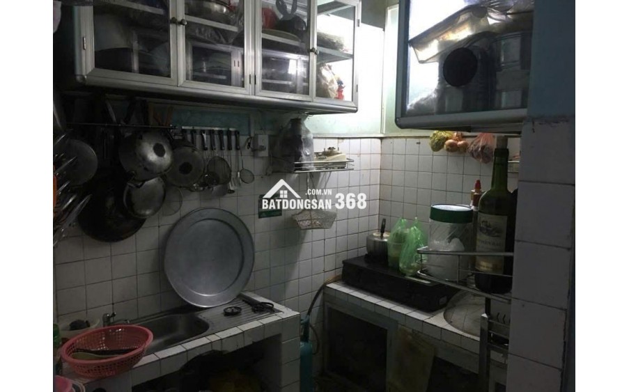 Bán nhà tập thể tầng 2 ngay mặt tiền 638 Lê Hồng Phong Q10