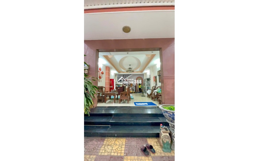 Bán khách sạn 4 lầu đường Võ Thị Hồi Hóc Môn, đang kinh doanh tốt