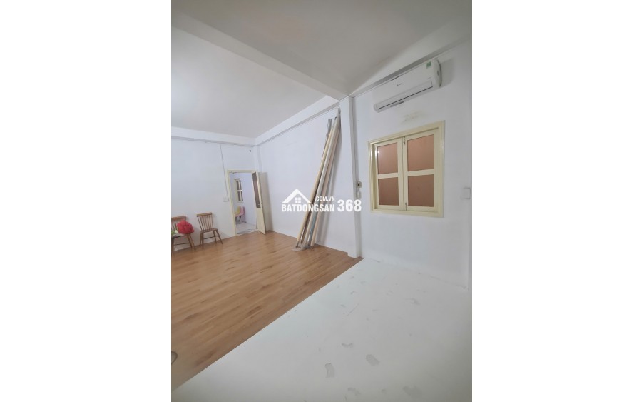 Cho thuê phòng làm việc 50m2 lầu 1 tiện làm editor, designer, quay SP