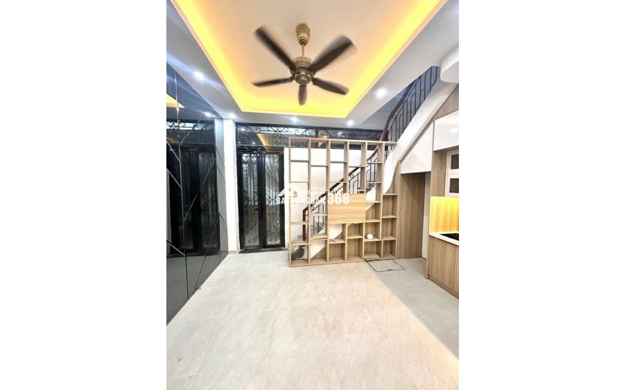 BÁN NHÀ HOÀNG HOA THÁM - HƠN 6 TỶ - MT 5M