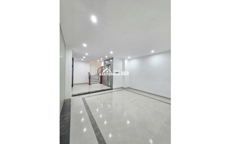 Bán nhà riêng Phố Lụa _Ô tô vào nhà_51M2_ Nở hậu_Thang máy_Chỉ hơn 13 tỷ !