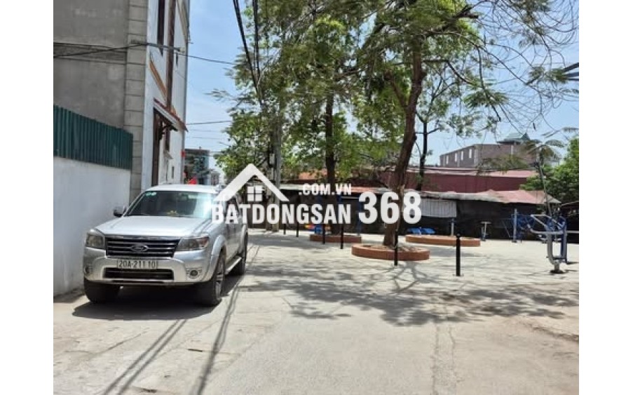 Nhà mặt phố ô tô tránh, mới xây xong, kinh doanh sầm uất, tiềm năng tăng giá tốt.