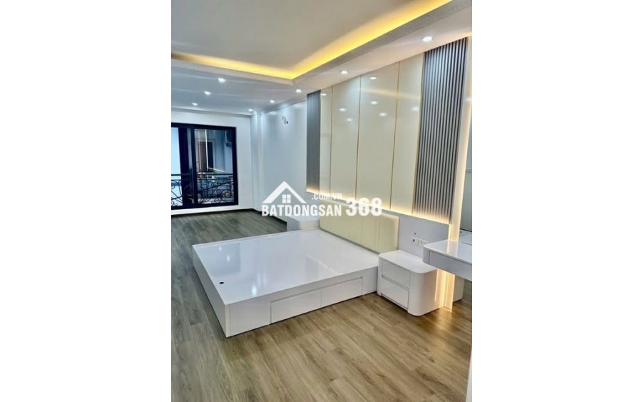 Nhà mặt phố ô tô tránh, mới xây xong, kinh doanh sầm uất, tiềm năng tăng giá tốt.