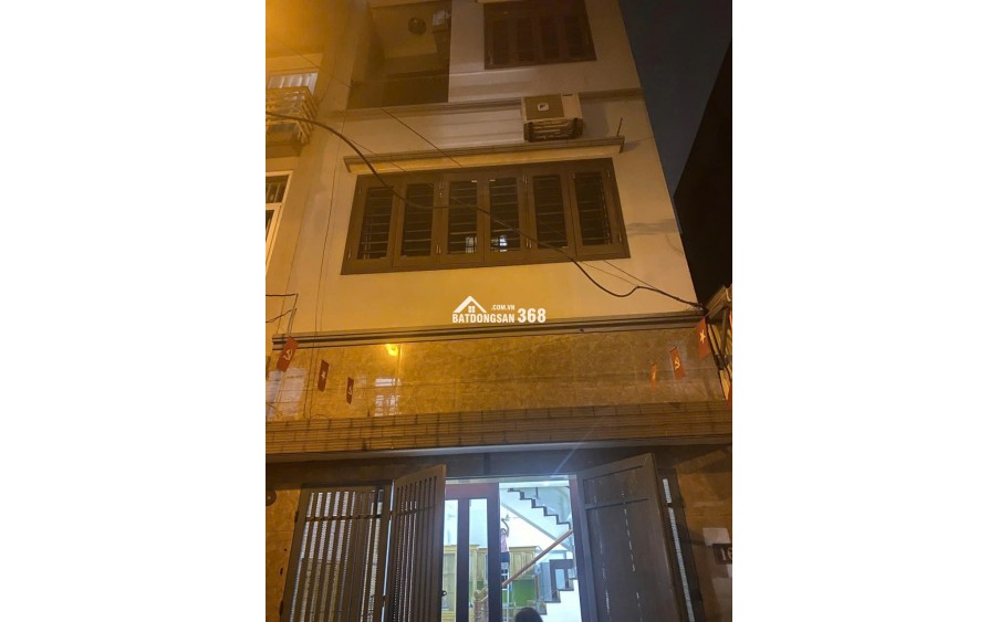 BÁN NHÀ BÁT KHỐI LONG BIÊN DT 35M2 Ô TÔ GẦN VÀI PHÚT SANG PHỐ TIỆN ÍCH