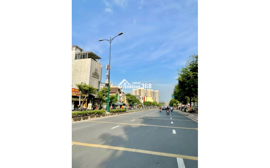 4 tầng - 70m²  Không gian riêng cho cả gia đình gần Lã Xuân Oai  Tầm giá 5 tỷ.