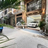 SIÊU PHẨM PHÂN LÔ TRẦN QUỐC HOÀN - CẦU GIẤY - 7 TẦNG THANG MÁY - Ô TÔ 7 CHỖ VÀO NHÀ