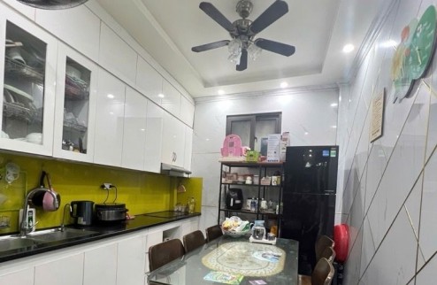 Bán nhà Hữu Hưng, Tây Mỗ, 4 Tầng, 34m2, giá chỉ 6.9 Tỷ