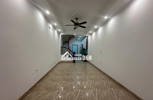 BÁN NHÀ BÁT KHỐI LONG BIÊN DT 54M2 VÀI BƯỚC RA Ô TÔ TRÁNH THOÁNG MÁT Ở SƯỚNG