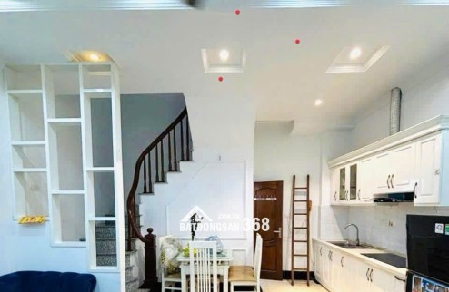 BÁN NHÀ PHÚC LỢI LONG BIÊN DT 35M2 VÀI BƯỚC RA Ô TÔ TRÁNH HÀNG XÓM VINHOME FULL ĐỒ Ở SƯỚNG