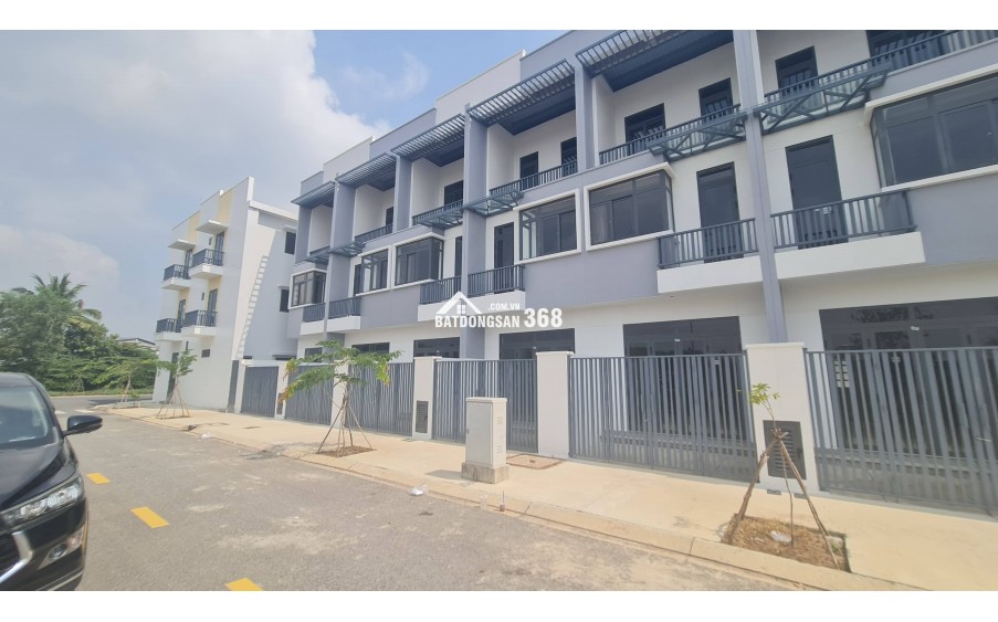 Nhà phố sổ sẵn liền kề bệnh viện quốc tế giá chỉ 2,1 tỷ