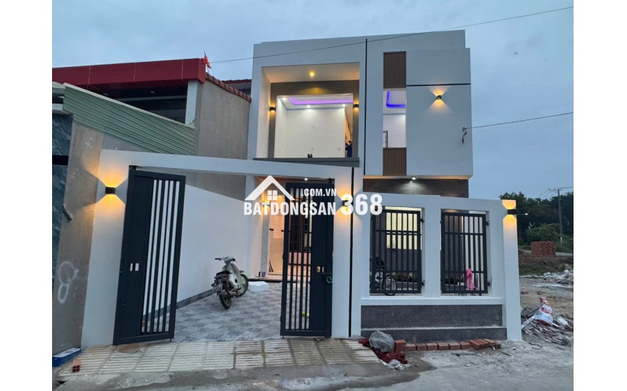 Cần tiền bán gấp mặt tiền đường nhựa 1 lầu 1 trệt mới xây chưa ở TT Long Điền, BRVT