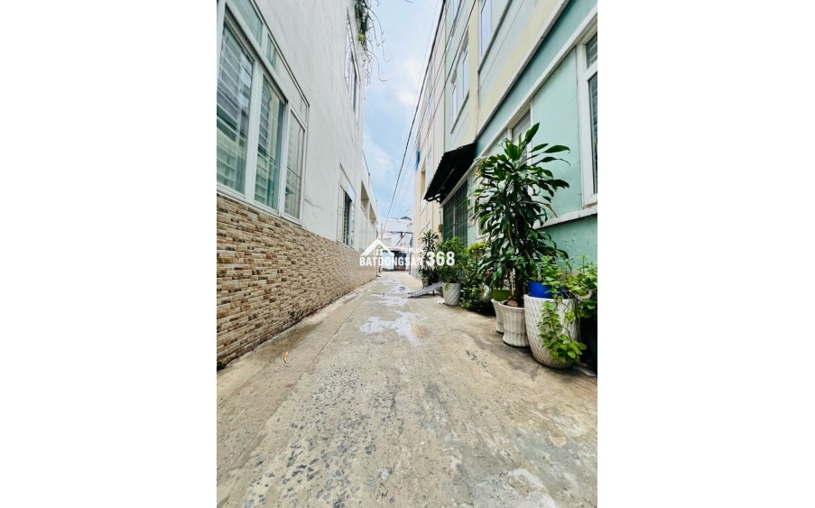 TÂN PHÚ - HẼM Ô TÔ - NHÀ LÔ GÓC 3 TẦNG VỪA Ở VỪA CHO THUÊ - NGANG KHỦNG 8M NỞ HẬU - SỔ CHÍNH CHỦ BÌA HOÀN CÔNG ĐỦ - NHỈNH 7 TỶ.