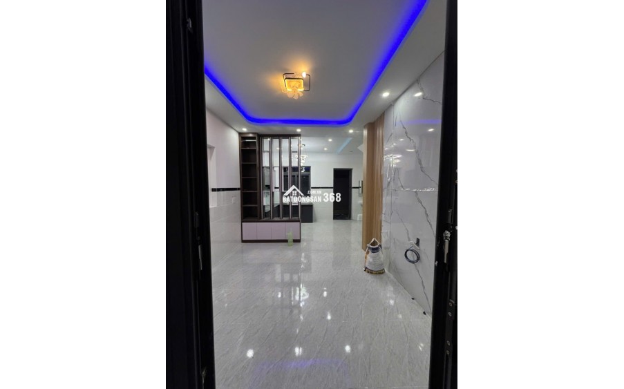 Cần tiền bán gấp mặt tiền đường nhựa 1 lầu 1 trệt mới xây chưa ở TT Long Điền, BRVT