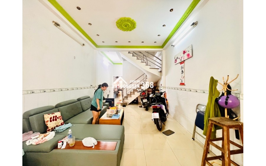 Giảm nhẹ 100tr - Giá mới 9.8 tỷ bán gấp. NHÀ 4 TẦNG CHÍNH CHỦ - NGÀY CÔNG TRƯỜNG HỒNG ĐỨC,