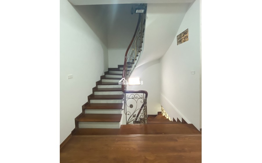 Chính chủ CÔ GIÁO tôi cần Bán rất gấp căn nhà Hoàng Văn Thái – OTO QUA  – mặt tiền 5,5 m2