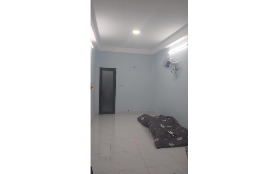 Xô Viết Nghệ Tĩnh, Bình Thạnh, Ngay Ngãy Tư Hàng Xanh, nhà mới xây hẻm 4 m, hàng quán xung quanh