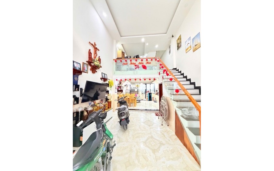 SIÊU PHẨM THẠNH LỘC QUẬN 12 - KDC TRUNG NHÂN - ĐƯỜNG TRƯỚC NHÀ 8M - XE HƠI NGỦ NGON TRONG NHÀ - 51 M2 - 4 TẦNG BTCT - CHỈ 5.X TỶ.