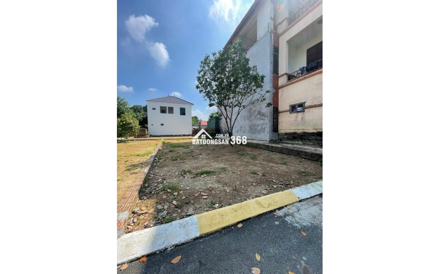 TRUNG TÂM TÂN XÃ, CÁCH HỒ 300M, 3 ÔTÔ TRÁNH, ĐỐI DIỆN ĐH FPT, ĐHQG, NGAY TUYẾN METRO, 119M