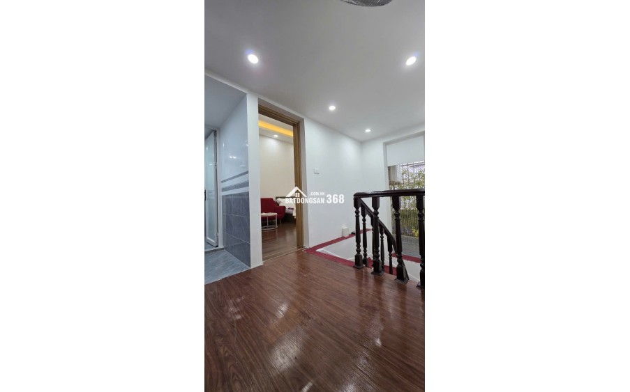 Bán căn nhà phố Đào tấn chính chủ, diện tích rộng, đủ công năng, giá 5.4 tỷ