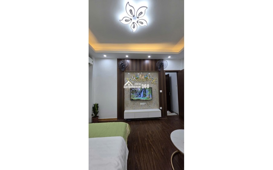 Bán căn nhà phố Đào tấn chính chủ, diện tích rộng, đủ công năng, giá 5.4 tỷ