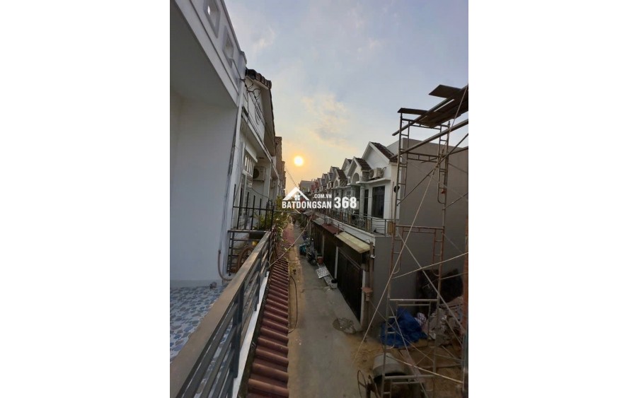 Cần bán gấp nhà TL37 – Nhà đẹp ở ngay, xe hơi trước nhà