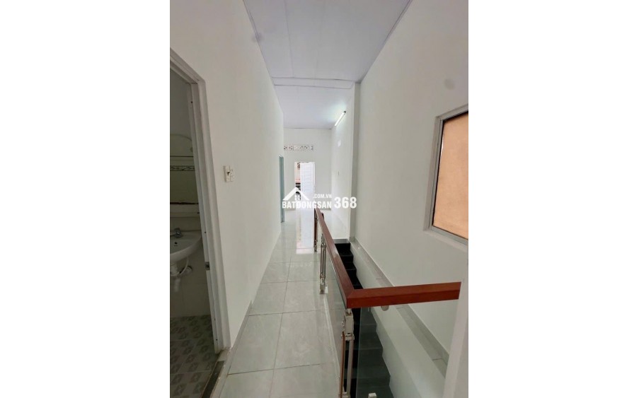 Cần bán gấp nhà TL37 – Nhà đẹp ở ngay, xe hơi trước nhà