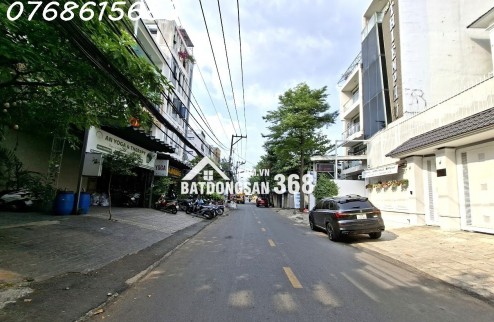 Bán mặt tiền KD gần bên Gigamall Phạm Văn Đồng, 2 tầng, 90m2, đường 12m, sổ hồng, giá 13 tỷ TL