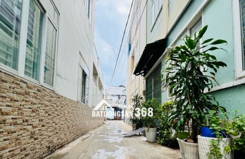 TÂN PHÚ - HẼM Ô TÔ - NHÀ LÔ GÓC 3 TẦNG VỪA Ở VỪA CHO THUÊ - NGANG KHỦNG 8M NỞ HẬU - SỔ CHÍNH CHỦ BÌA HOÀN CÔNG ĐỦ - NHỈNH 7 TỶ.