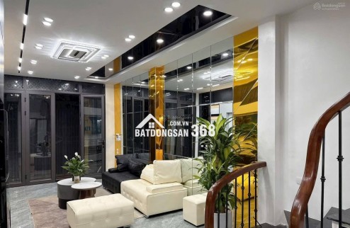 Bán nhà phố Quán Thánh 6 tầng ô tô cách 3m full công năng 3 tỷ