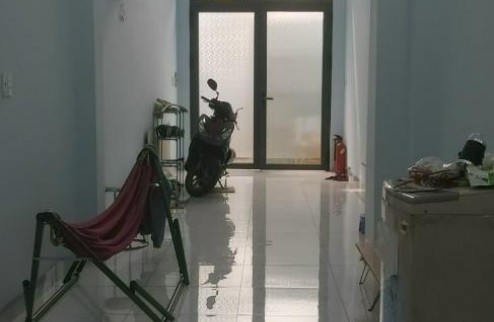 Xô Viết Nghệ Tĩnh, Bình Thạnh, Ngay Ngãy Tư Hàng Xanh, nhà mới xây hẻm 4 m, hàng quán xung quanh