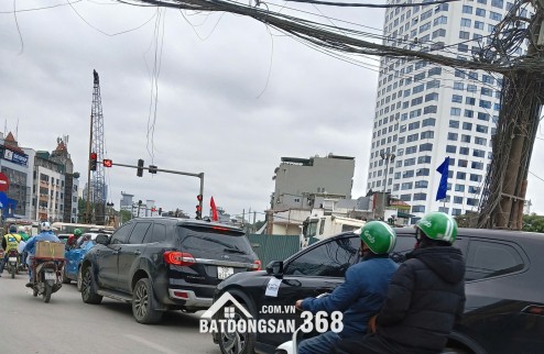 HÀNG HIẾM – MẶT ĐƯỜNG ĐÊ LA THÀNH – BA ĐÌNH

.