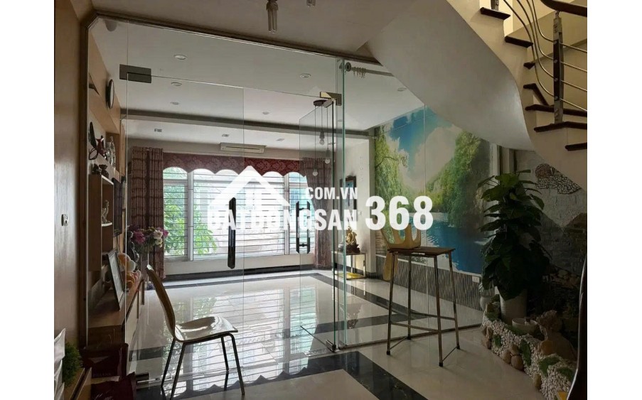 Hiếm nhà 5 tầng mặt phố Lý Thường Kiệt, 47m2, mặt tiền 4.7m, vị trí đẹp, giá 18 tỷ