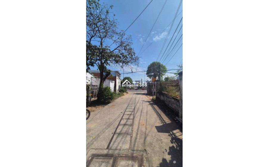 Cần bán nhà mới xây chưa ở trung tâm TT Long Điền