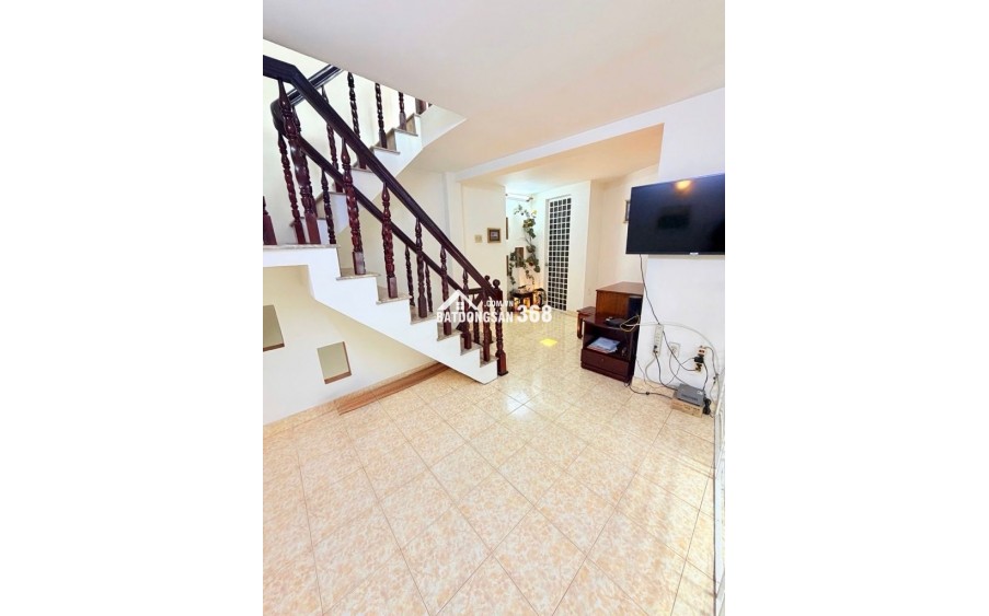 NHÀ HIẾM NGUYỄN VĂN TRỖI – PHÚ NHUẬN GIÁ 5.X TỶ  3 TẦNG BTCT  NỞ HẬU  HOÀN CÔNG