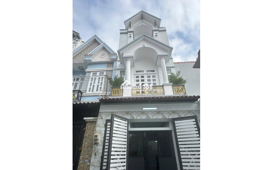 NHÀ BÁN THUẬN QUẬN 12 - GIÁP SONG HÀNH, TRƯỜNG CHINH.
QUA TÂN BÌNH CHỈ VÀI PHÚT NHÀ 4 TẦNG BTCT VÀO Ở NGAY.