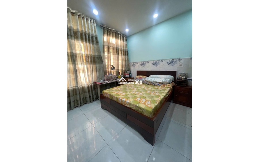 NHÀ BÁN QUẬN 12 - GIÁP SONG HÀNH, TRƯỜNG CHINH.
QUA TÂN BÌNH CHỈ VÀI PHÚT NHÀ 4 TẦNG BTCT VÀO Ở NGAY.