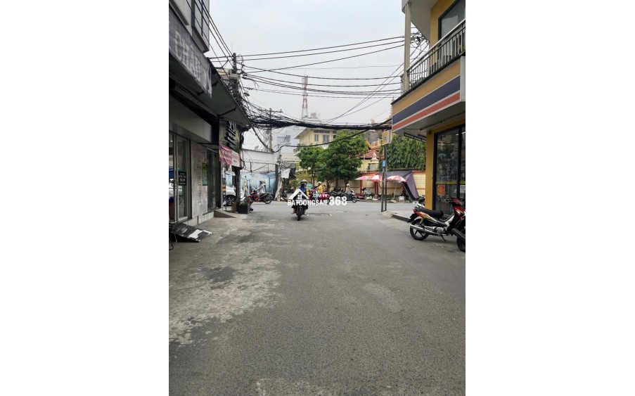 NHÀ BÁN TÂN ĐÔNG HƯNG THUẬN Q12-SÁT SONG HÀNG.
KẾ BÊN QUẬN TÂN BÌNH NHÀ GA T3-NGUYỄN VĂN QUÁ.CHỈ VÀI PHÚT DI CHUYỂN XE MÁY.