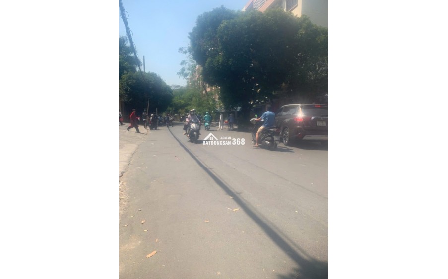 NHÀ BÁN TÂN ĐÔNG HƯNG THUẬN Q12-SÁT SONG HÀNG.
KẾ BÊN QUẬN TÂN BÌNH NHÀ GA T3-NGUYỄN VĂN QUÁ.CHỈ VÀI PHÚT DI CHUYỂN XE MÁY.