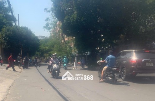 NHÀ BÁN TÂN ĐÔNG HƯNG THUẬN Q12-SÁT SONG HÀNG.
KẾ BÊN QUẬN TÂN BÌNH NHÀ GA T3-NGUYỄN VĂN QUÁ.CHỈ VÀI PHÚT DI CHUYỂN XE MÁY.