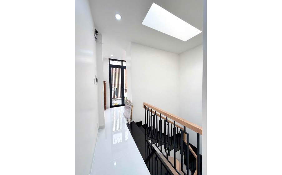 BÁN NHÀ 3 TẦNG MỚI XÂY KHU VỰC TÂN SƠN NHÌ, HẺM XE HƠI 6M THÔNG THOÁNG GẦN TRƯỜNG CẤP 2, 9.x Tỷ