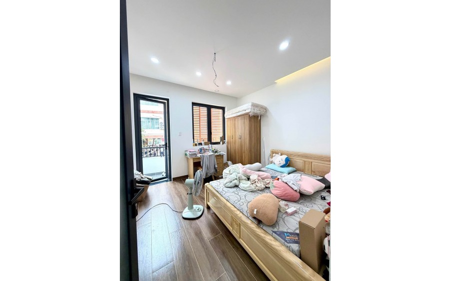 BÁN NHÀ 3 TẦNG MỚI XÂY KHU VỰC TÂN SƠN NHÌ, HẺM XE HƠI 6M THÔNG THOÁNG GẦN TRƯỜNG CẤP 2, 9.x Tỷ