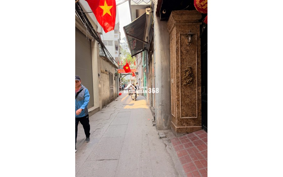 Quan nhân nhà ngay đầu ngõ, 12 tỷ 36m sử dụng 7 tầng thang máy mới kính coong chỉ cần dọn vào ở