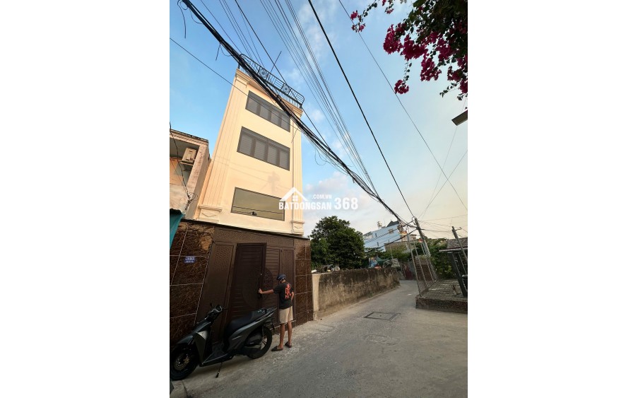 Bán nhà xây mới trang bị full nội thất 100% vào ở ngay, gần Tô Ký Q12