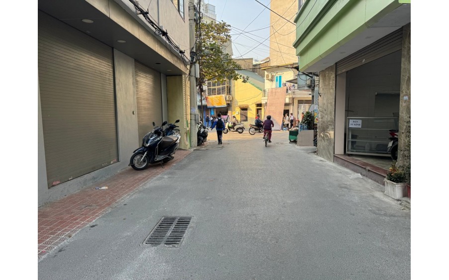 HBT - NHÀ MẶT PHỐ VỈA HÈ - MẶT TIỀN QUYỀN LỰC - LÔ GÓC 3 THOÁNG - KINH DOANH BẤT CHẤP MỌI LOẠI HÌNH