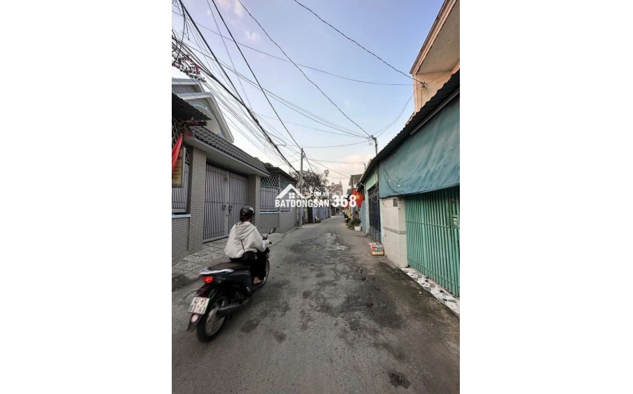 Bán nhà xây mới trang bị full nội thất 100% vào ở ngay, gần Tô Ký Q12