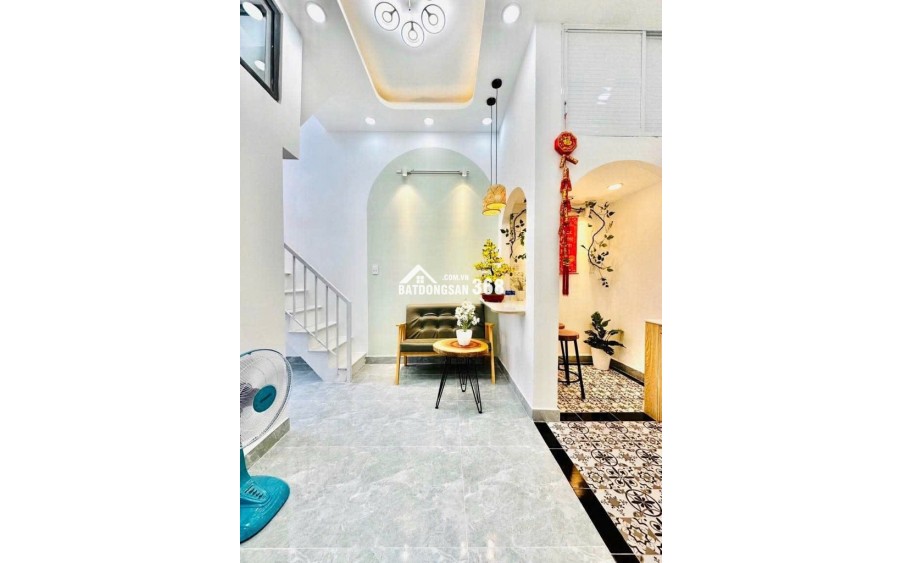 NHỈNH 2TỶ CÓ NHÀ SG - 3 TẦNG XINH LUNG LINH - GẦN NHÀ GA T3 - 10P QUA SÂN BAY - 5P TỚI EMART 2 NHỘN NHỊP - SỔ HỒNG RIÊNG TÂN BÌNH