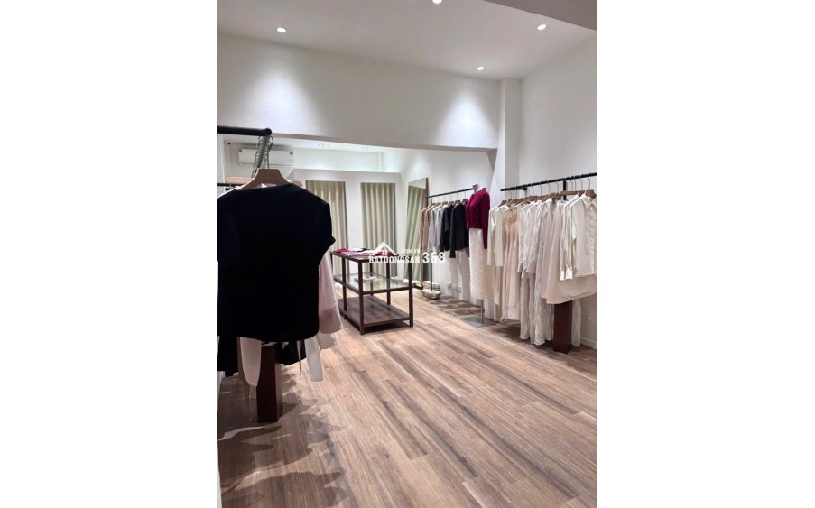 CHO THUÊ NHÀ MẶT PHỐ HUẾ – VỊ TRÍ KINH DOANH ĐẮC ĐỊA NGAY ĐỐI DIỆN CHỢ HÔM