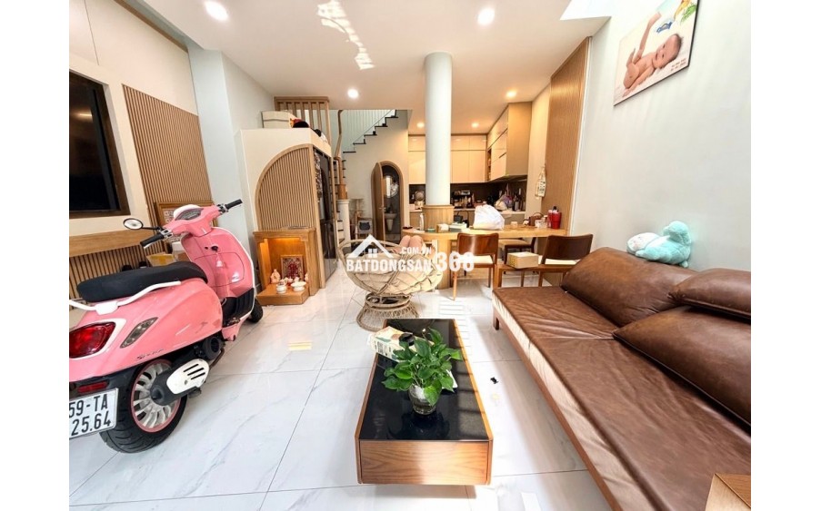 Hẻm Ô Tô - 3 Tầng đúc - Sát Mặt Tiền - Chỉ cách Quận 1 Cây cầu - 42m2 - Nhà mới vào ở ngay - P. Bình Lợi Trung