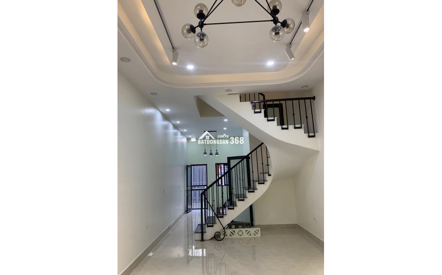 BÁN NHÀ PHÂN LÔ QUÂN ĐỘI LÝ SƠN LONG BIÊN 42m MT 4m 5 TẦNG THÔNG KHU CHUNG CƯ HẬU CẦN KHAI SƠN 2 THOÁNG NHIỀU TIỆN ÍCH.